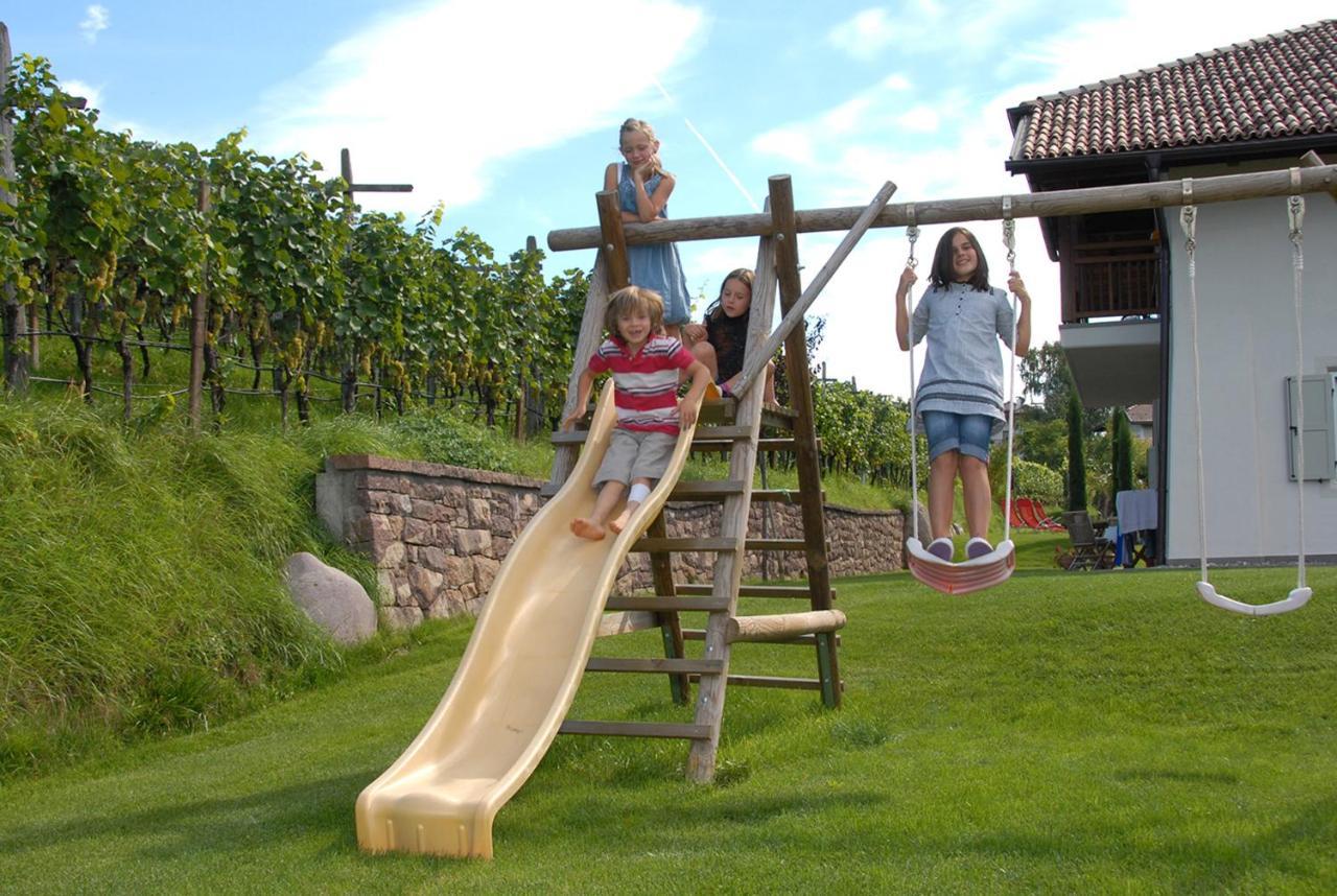 Weinhof Mumelter Apartment Appiano Sulla Strada Del Vino Bagian luar foto