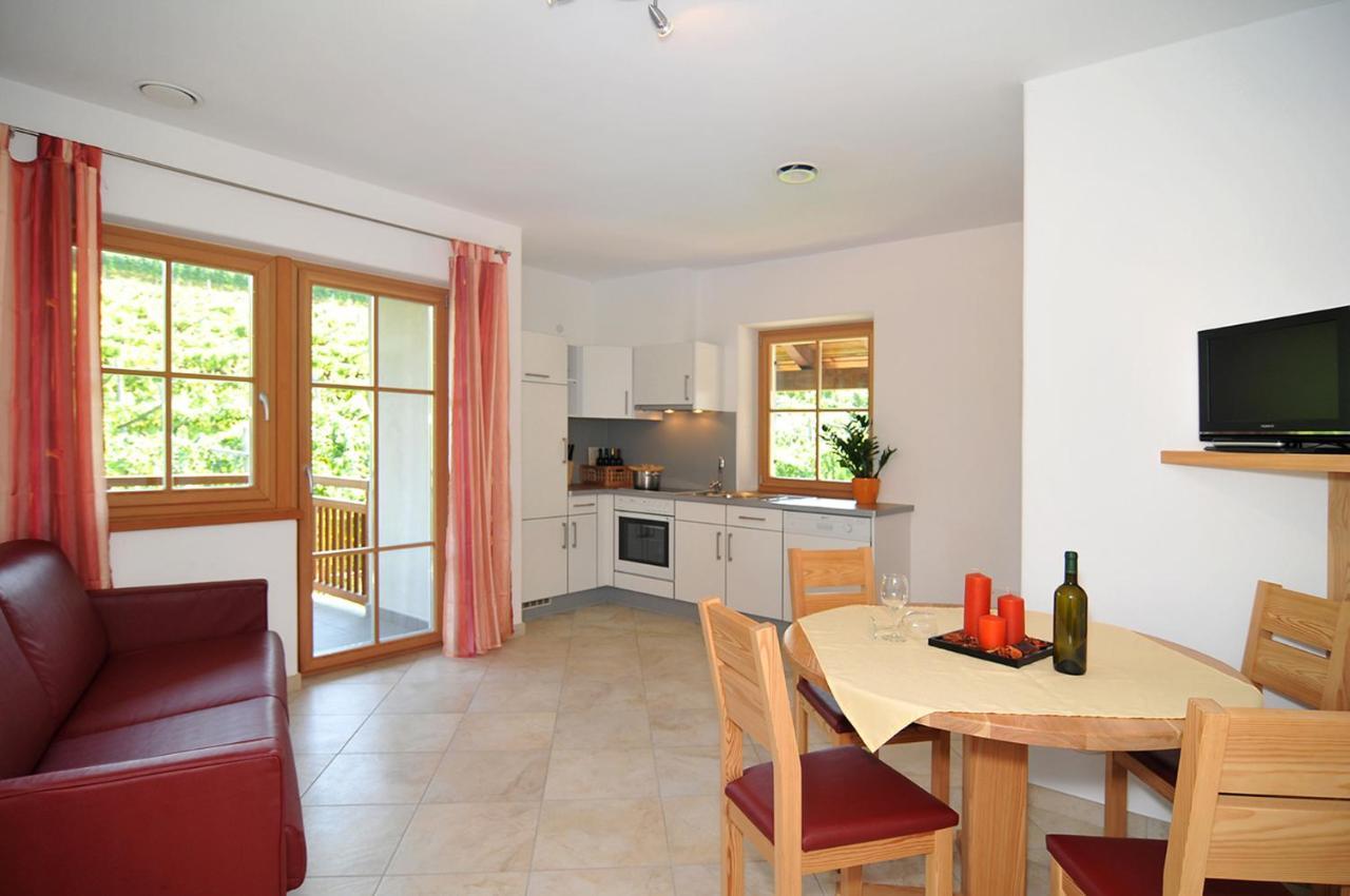 Weinhof Mumelter Apartment Appiano Sulla Strada Del Vino Bagian luar foto