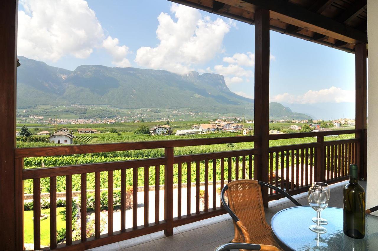 Weinhof Mumelter Apartment Appiano Sulla Strada Del Vino Bagian luar foto